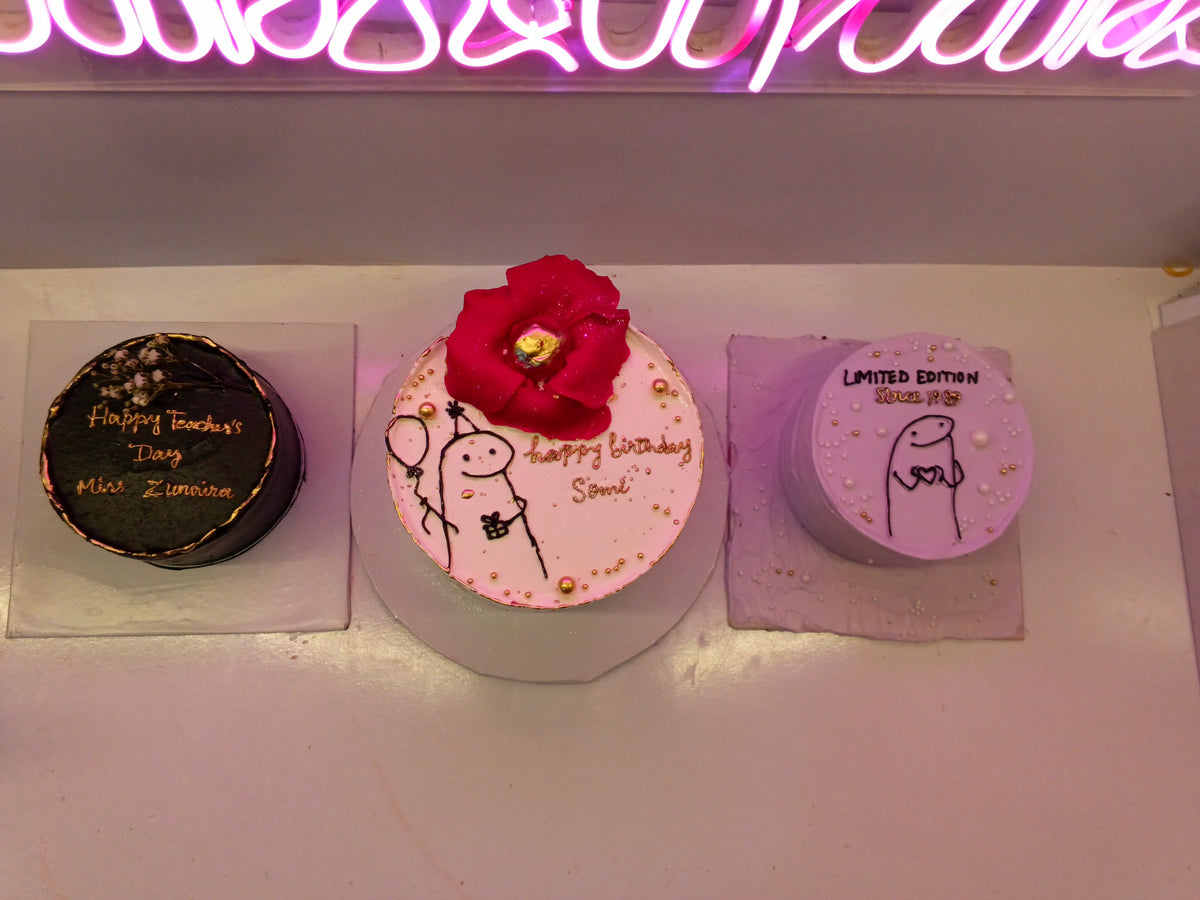 3 cakes customized
