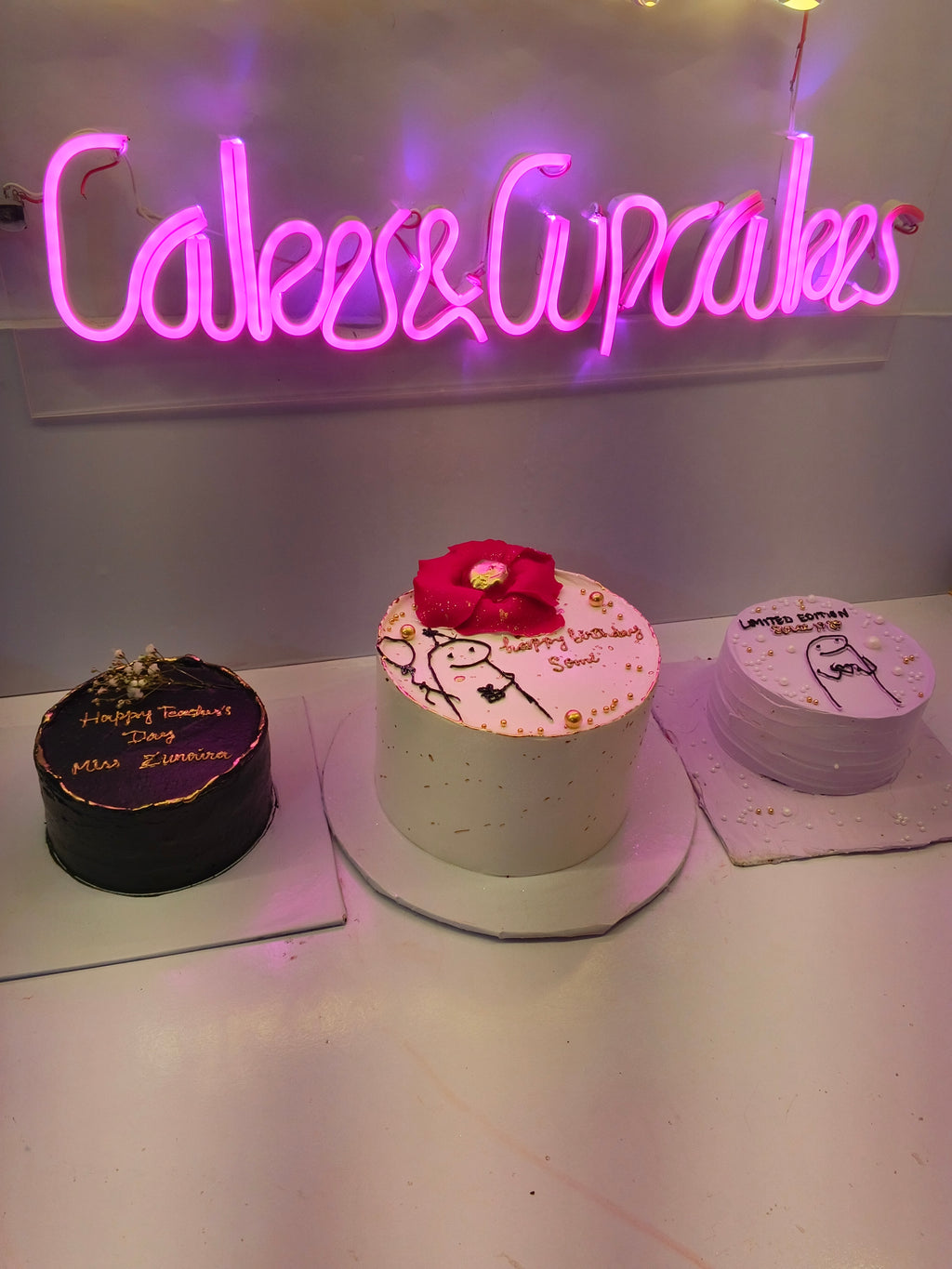 3 cakes customized