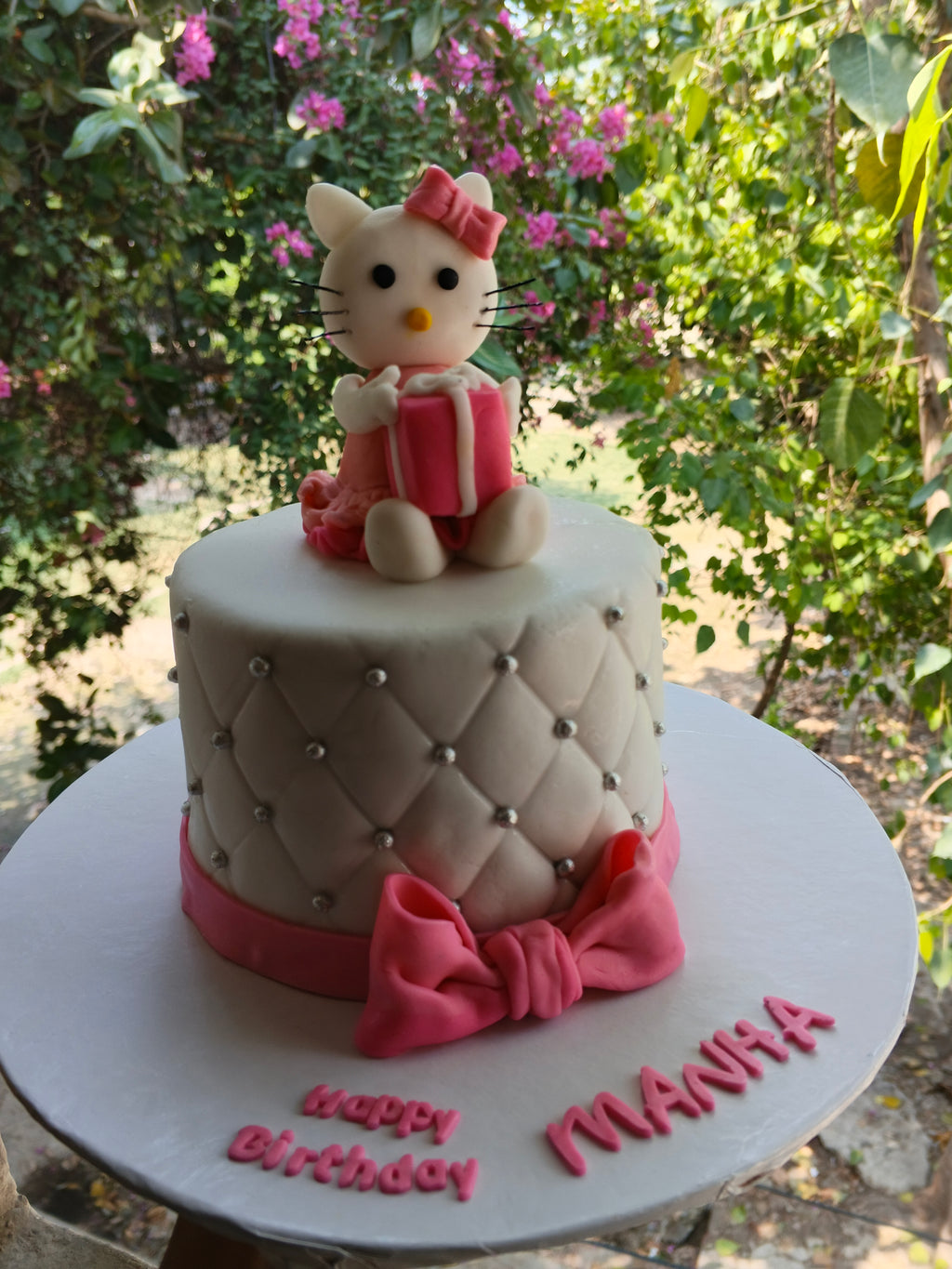 hellow kitty 1  pound cake