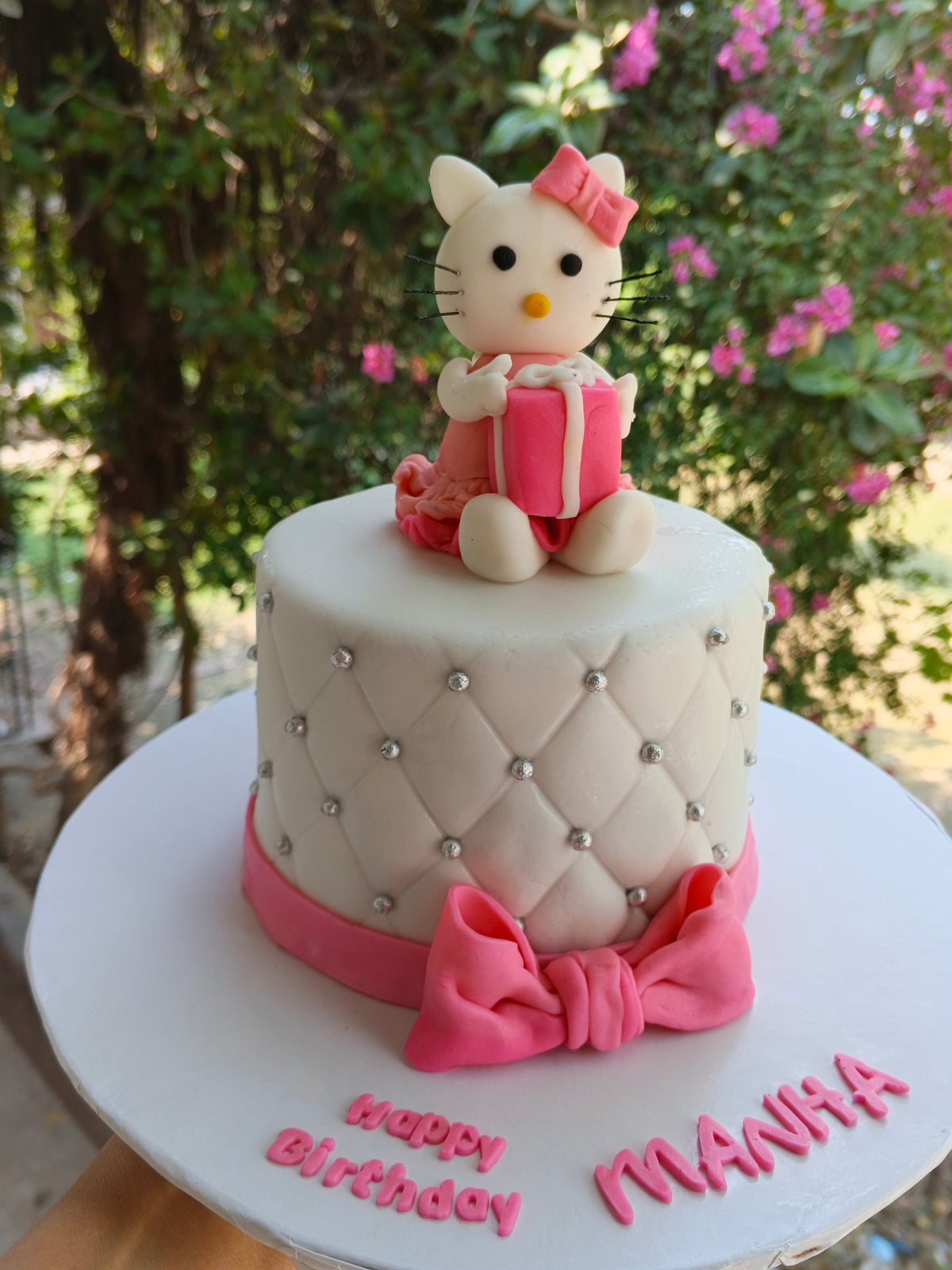 hellow kitty 1  pound cake