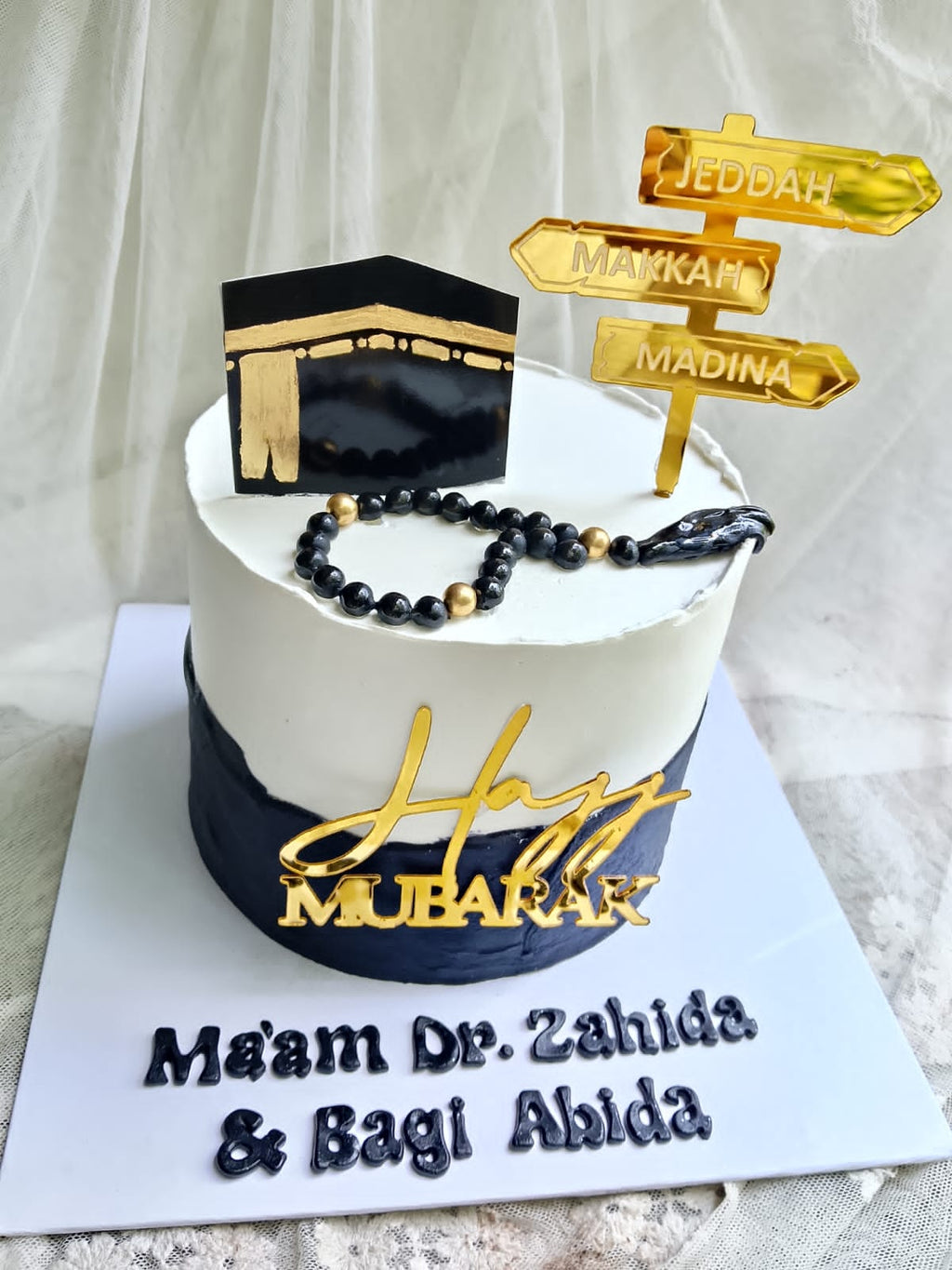 customized hajj mubarak cake with black buttercream acrylic toppers