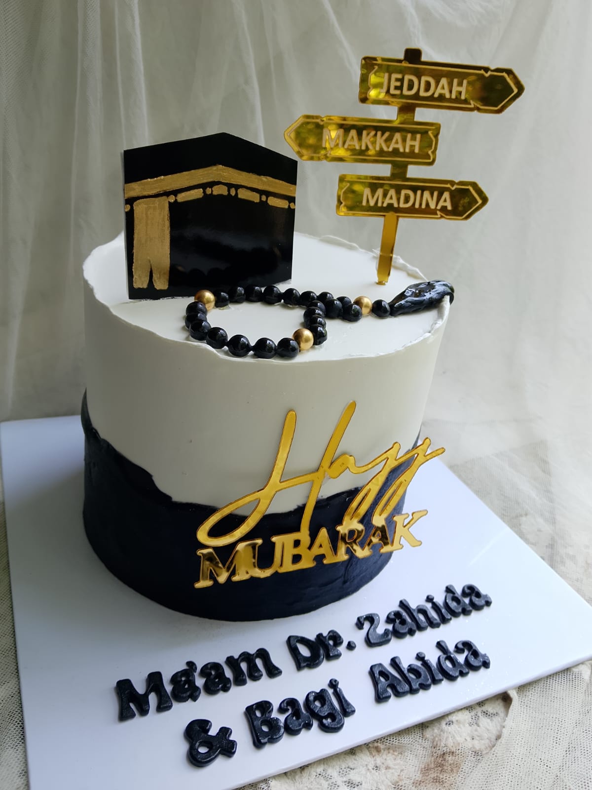 customized hajj mubarak cake with black buttercream acrylic toppers